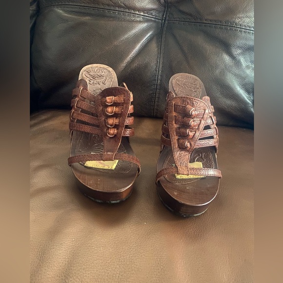 Dior Wood And Leather heels are a size 8. - Picture 6 of 11